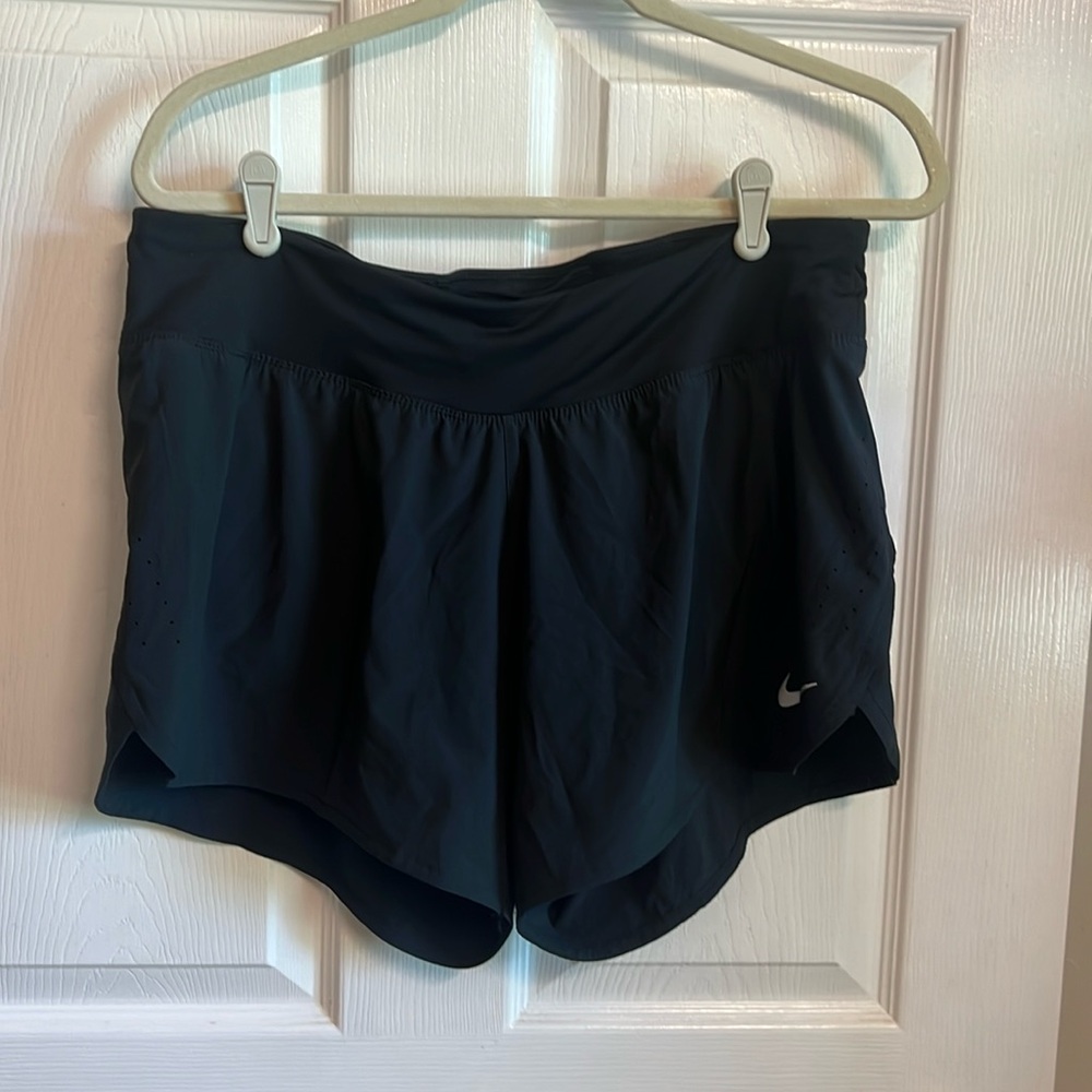 Nike running shorts size xl nwt